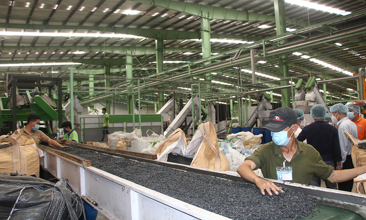 HPDE resin recycling line of Number One Hau Giang Factory. Photo: Cong Viet